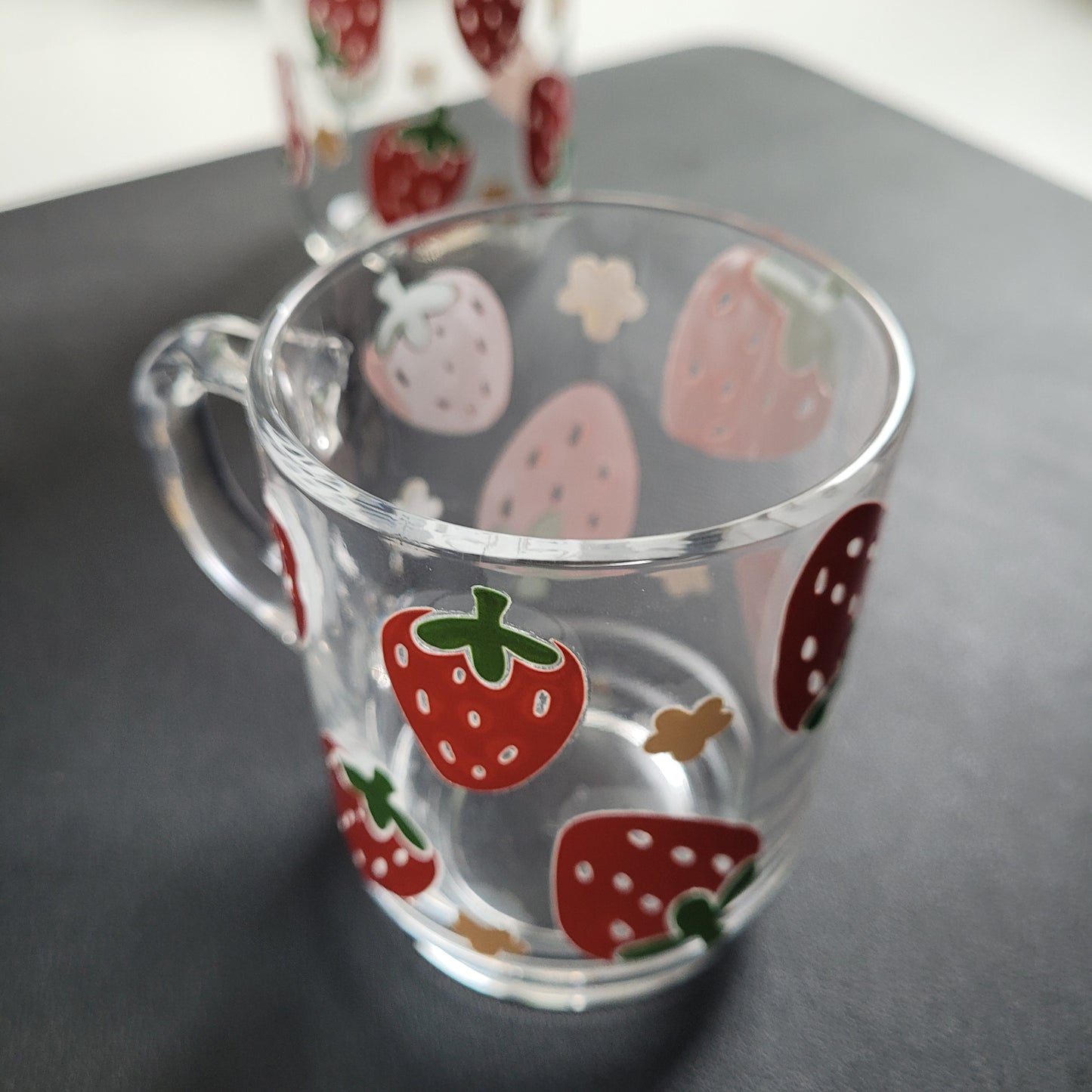 Trinkglas STRAWBERRY | Glas mit Deckel und Strohhalm I Eiskaffee Glas I Wiederverwendbares Trinkglas