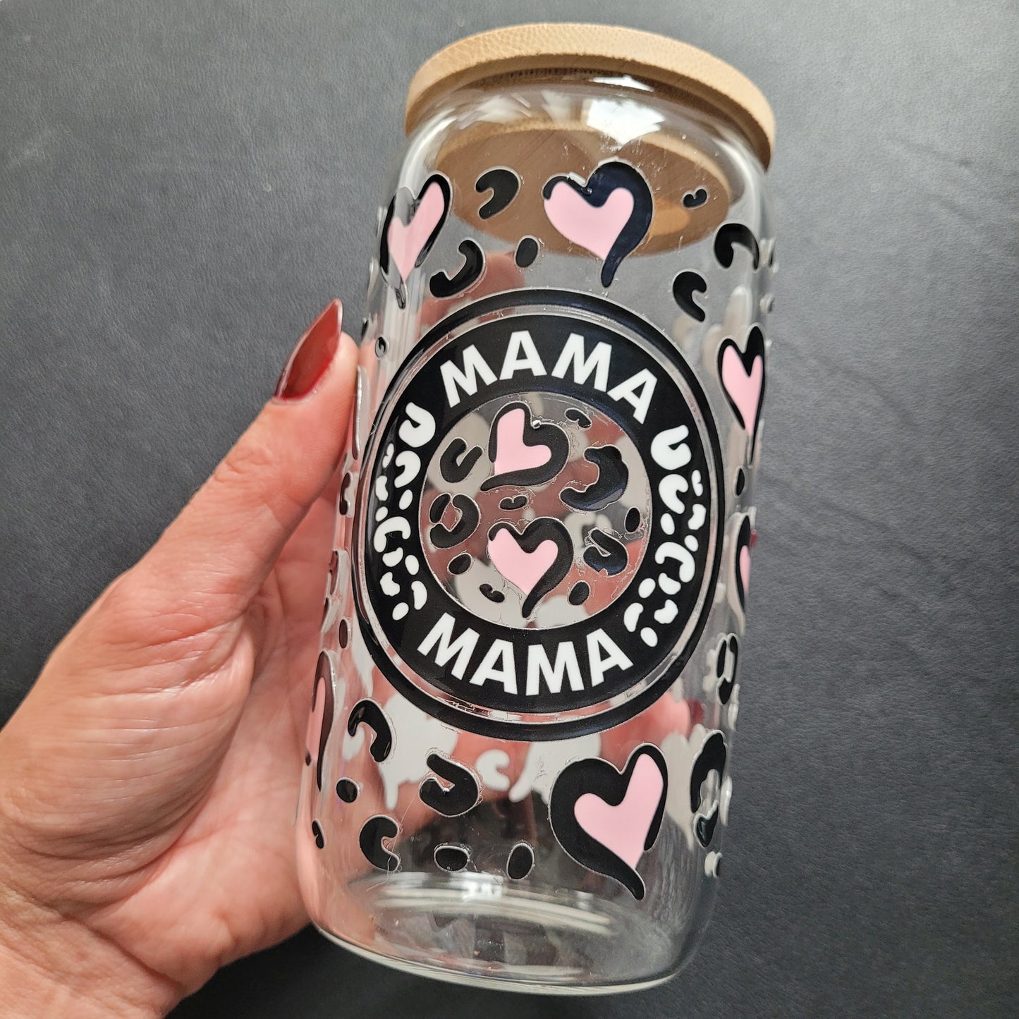 Trinkglas MAMA | Glas mit Deckel und Strohhalm I Eiskaffee Glas I Wiederverwendbares Trinkglas