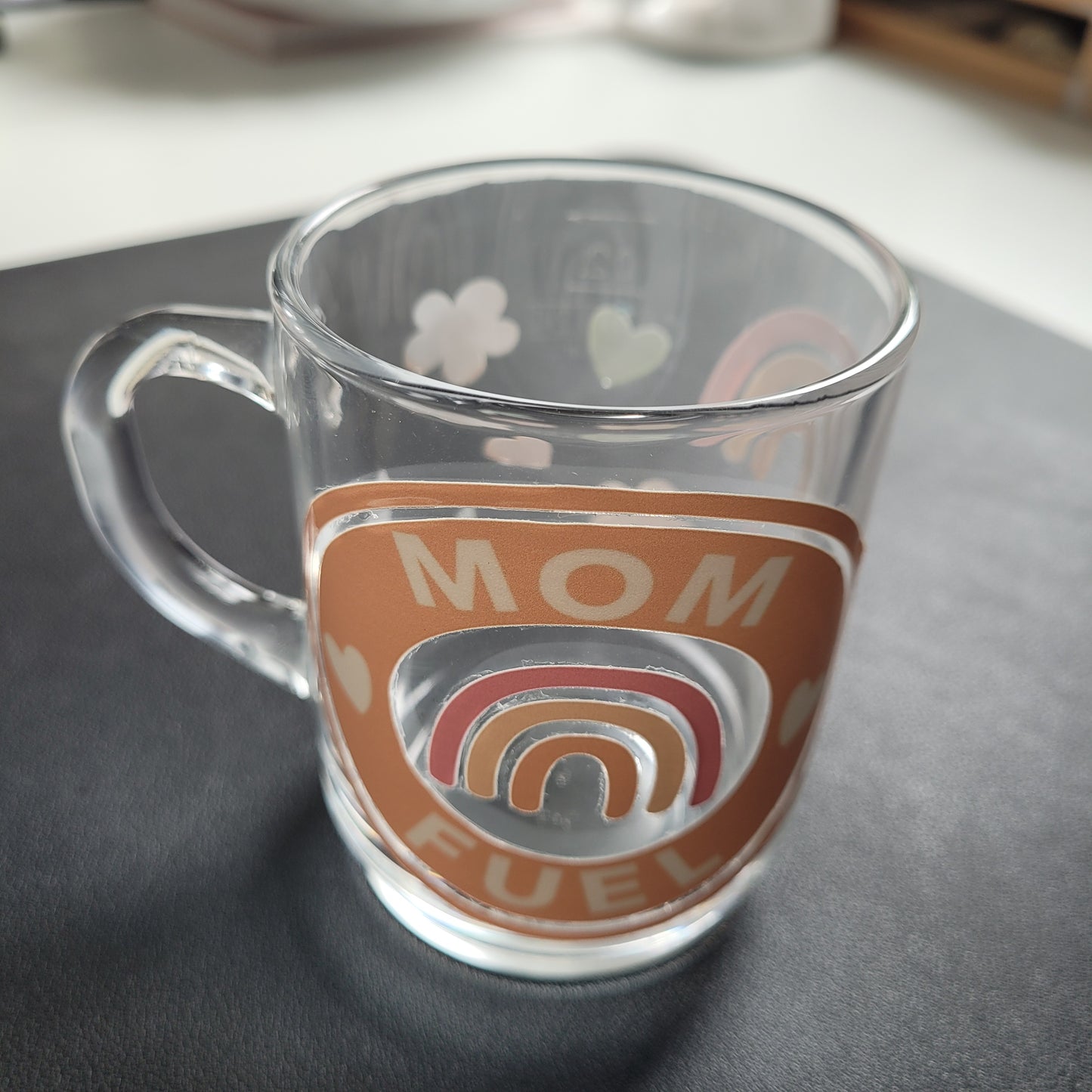 Trinkglas MOM FUEL | Glas mit Deckel und Strohhalm I Eiskaffee Glas I Wiederverwendbares Trinkglas