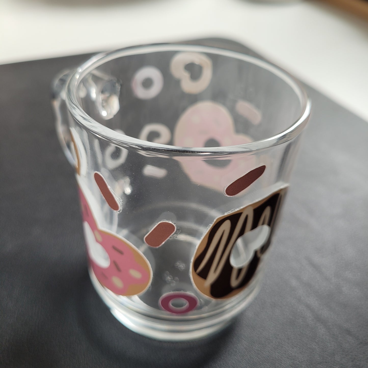 Trinkglas DONUTHERZ | Glas mit Deckel und Strohhalm I Eiskaffee Glas I Wiederverwendbares Trinkglas