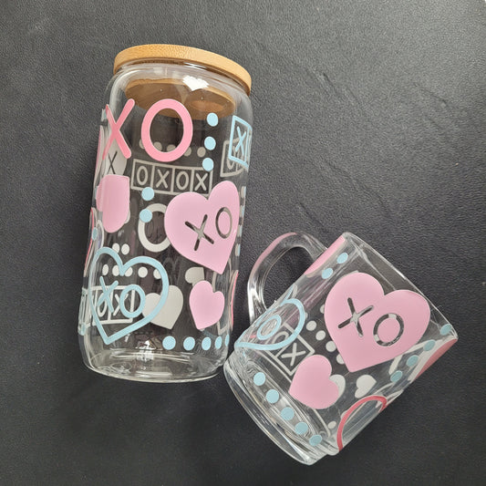 Trinkglas XOXO | Glas mit Deckel und Strohhalm I Eiskaffee Glas I Wiederverwendbares Trinkglas