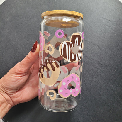 Trinkglas DONUTHERZ | Glas mit Deckel und Strohhalm I Eiskaffee Glas I Wiederverwendbares Trinkglas